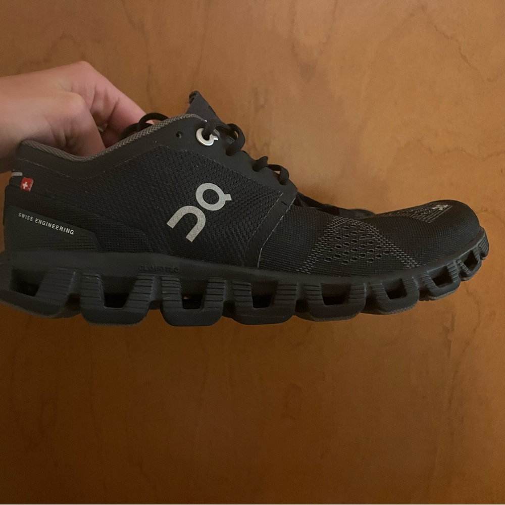 On cloud 5 black